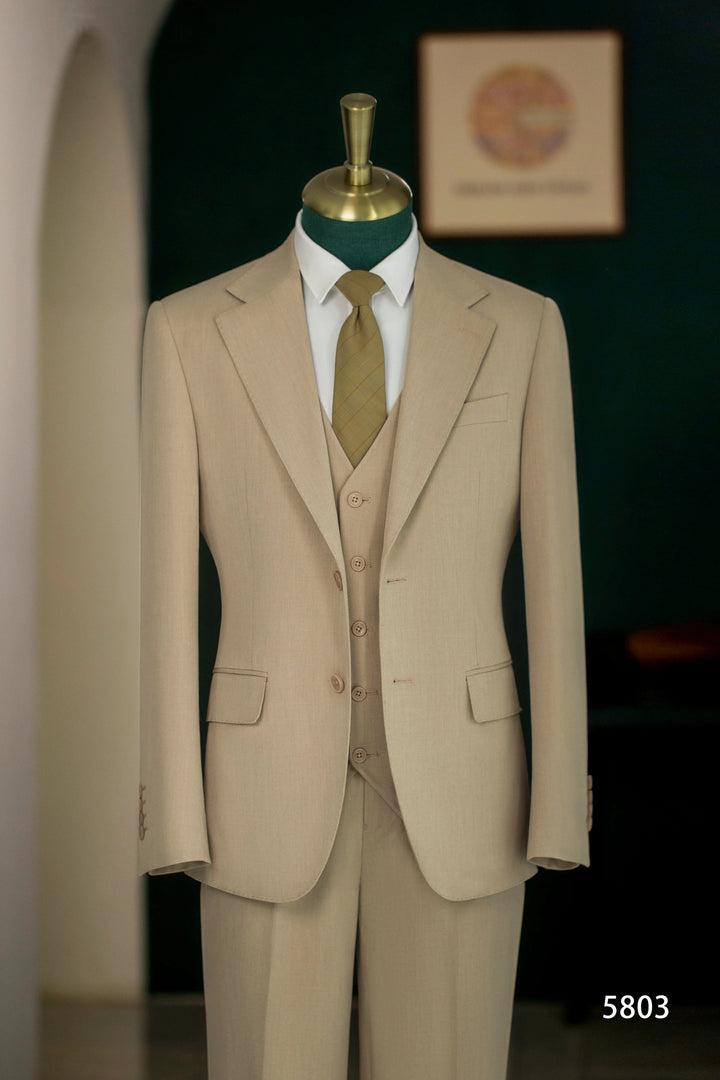 Beige Linen Blend 3-Piece Wedding Suit | Tailored Groom &amp; Groomsmen Attire by 男装