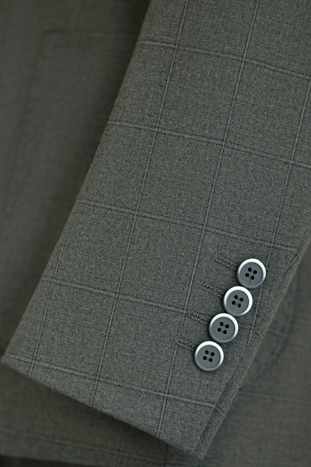 Charcoal Grey Windowpane Check Wool 3-Piece Wedding Suit | Tailored Groom &amp; Groomsmen Attire by 男装
