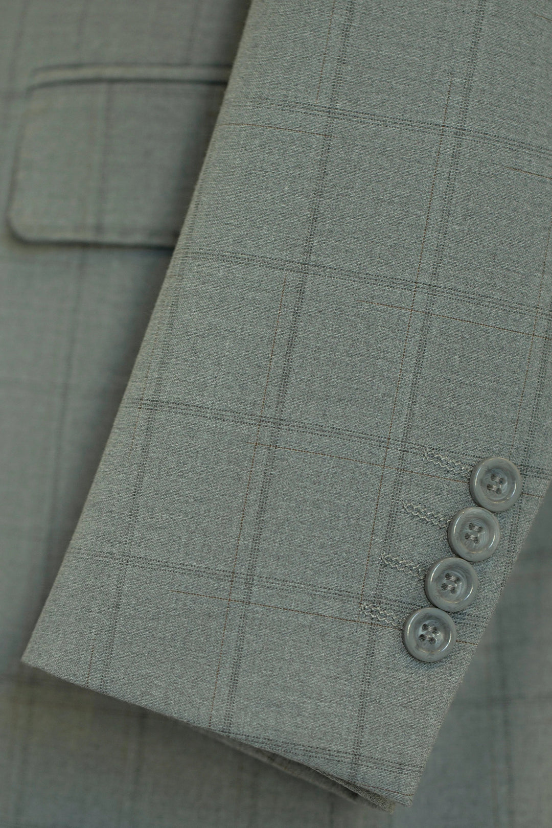Light Grey Windowpane Check Wool 3-Piece Wedding Suit | Tailored Groom &amp; Groomsmen Attire by 男装