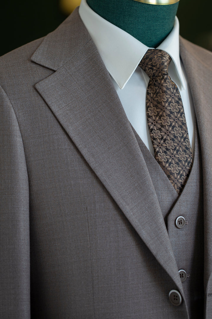 Taupe Wool 3-Piece Wedding Suit | Tailored Groom &amp; Groomsmen Attire by 男装