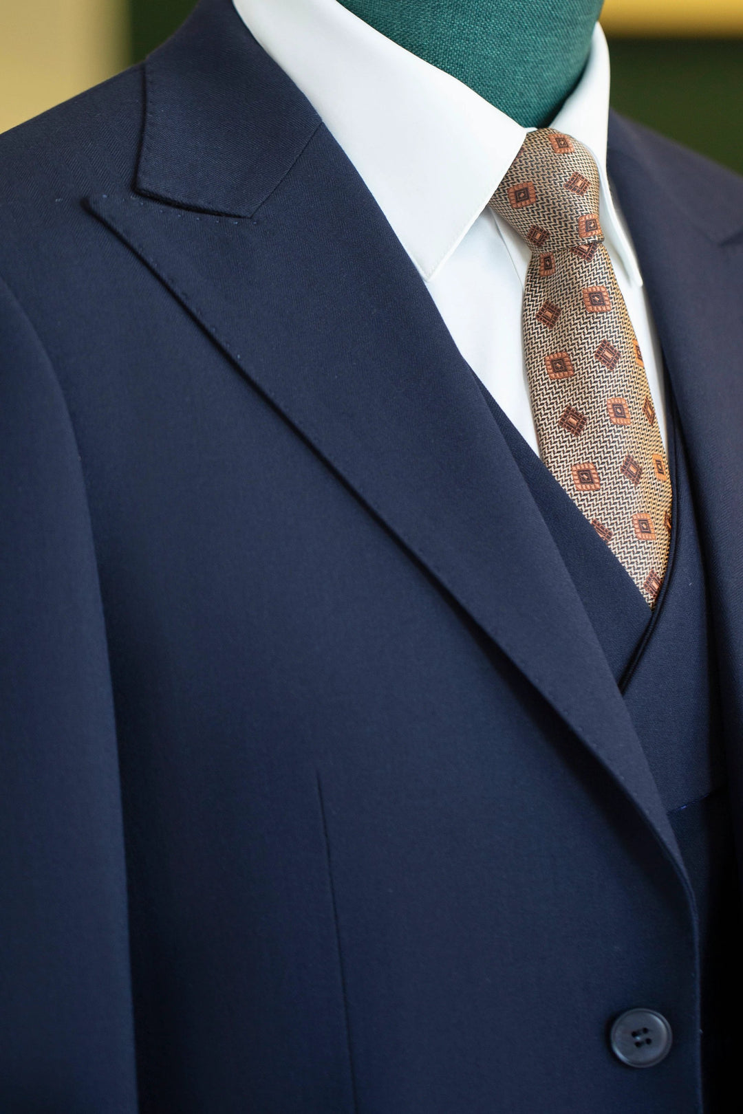 Navy Blue Wool 3-Piece Wedding Suit | Tailored Groom &amp; Groomsmen Attire by 男装