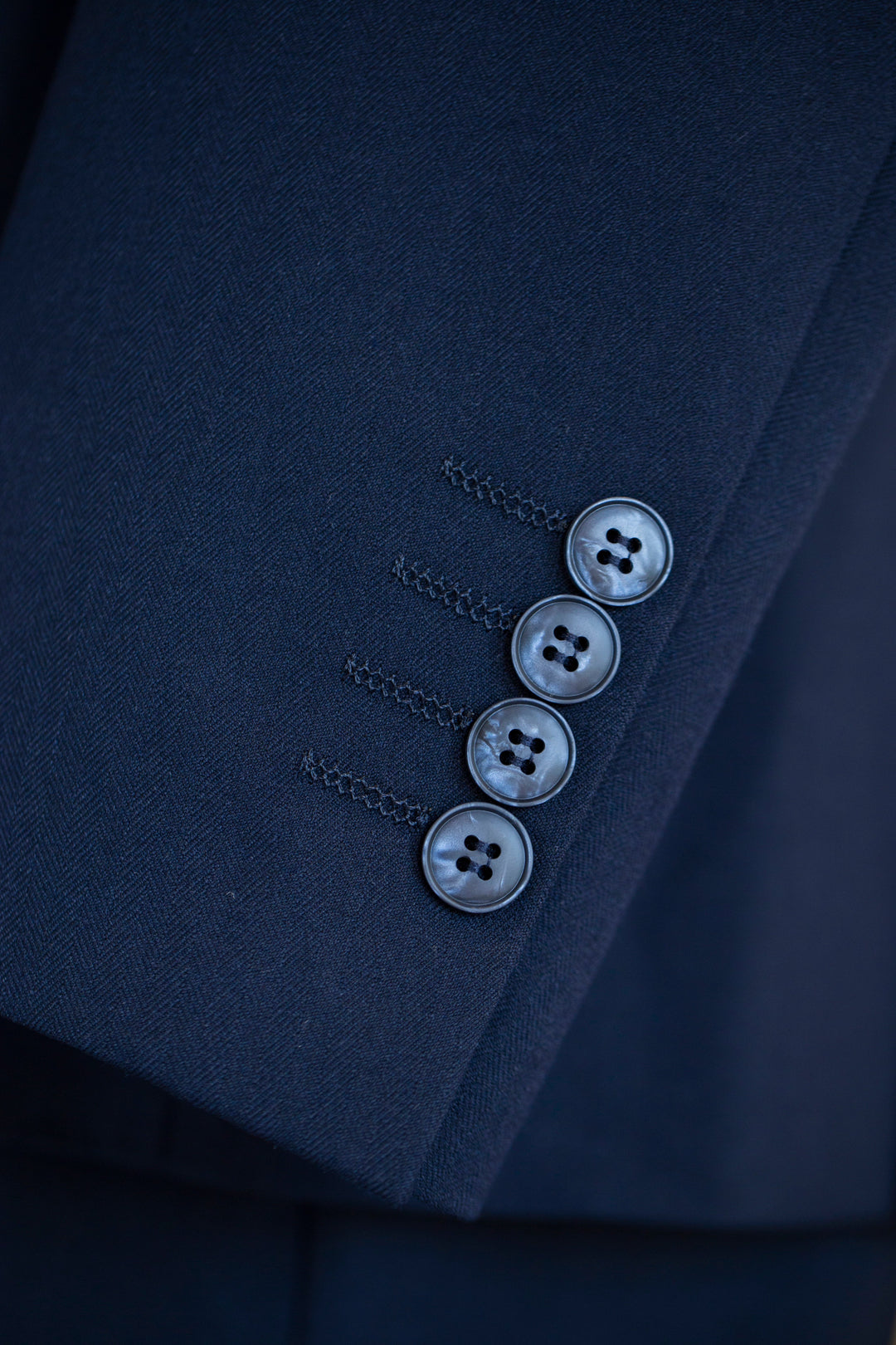 Navy Blue Wool 3-Piece Wedding Suit | Tailored Groom &amp; Groomsmen Attire by 男装