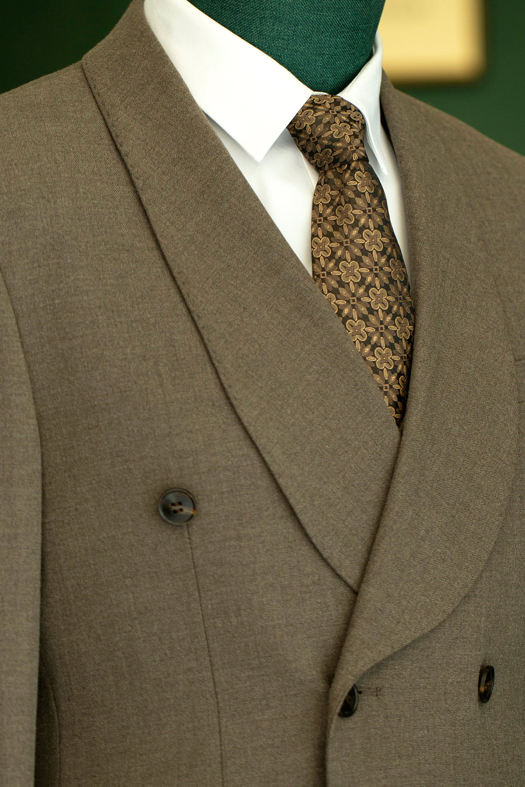 Taupe Wool Double-Breasted 3-Piece Wedding Suit | Tailored Groom &amp; Groomsmen Attire by 男装