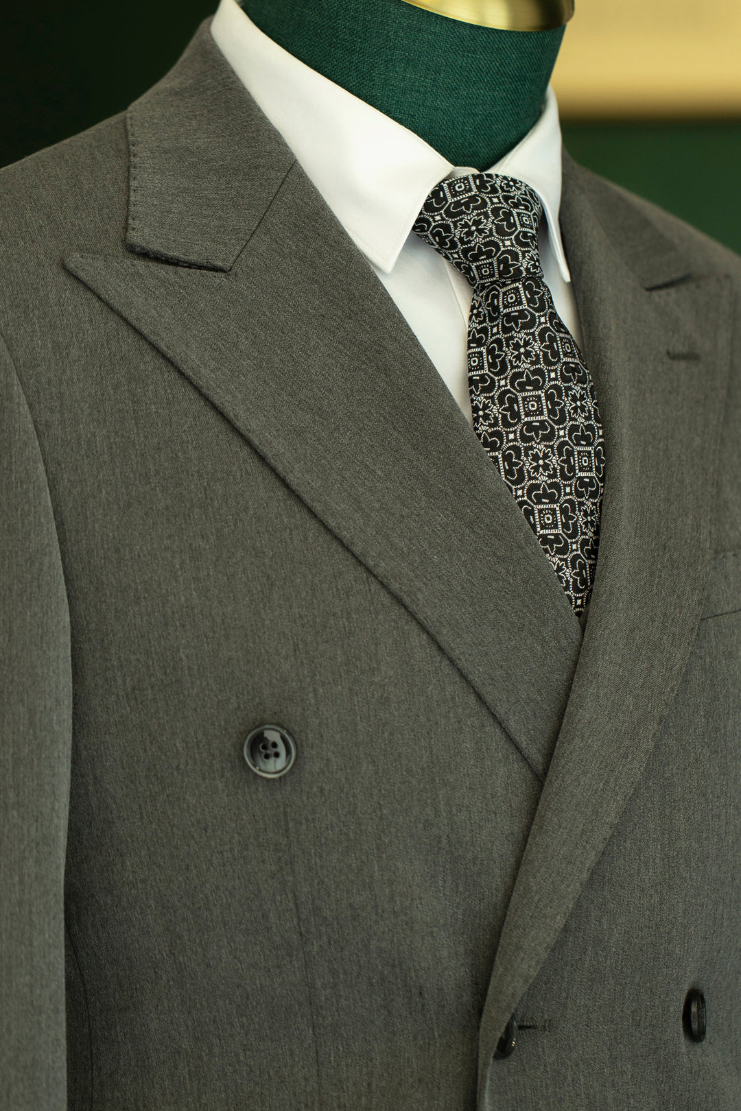 Charcoal Grey Wool Double-Breasted 3-Piece Wedding Suit | Tailored Groom &amp; Groomsmen Attire by 男装