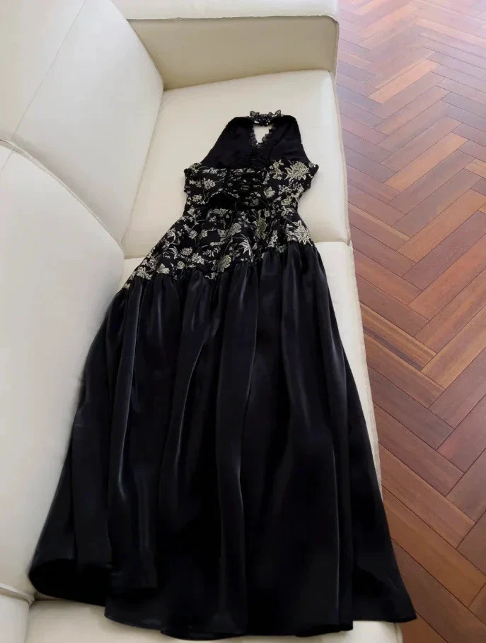 Robe de soirée longue noire élégante à col licou en satin imprimé floral avec sequins, coupe évasée, robe de bal Y8568