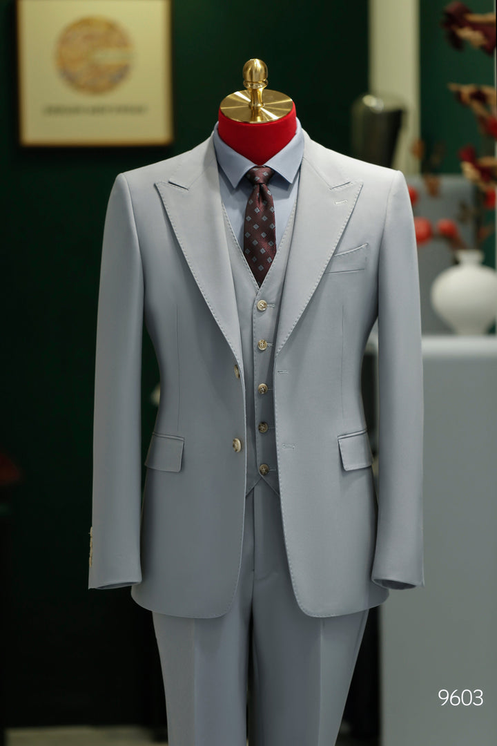 Three-Piece Light Grey Wool Suit | Tailored Formal Groom &amp; Business Suit by 男装