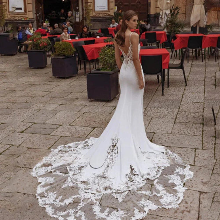 High Quality Spaghetti Straps Wedding Dresses V-Neck Backless Bride Gowns Lace Appliques Sweep Train Mermaid Vestido De Noiva by payinti