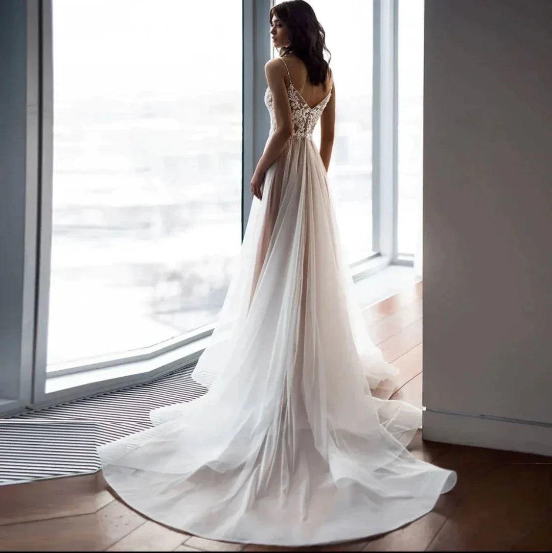 Charming Spaghetti Straps V Neck Wedding Dresses Lace Appliques Backless Tulle A Line Bridal Gowns Sweep Train Robe De Mariée by payinti