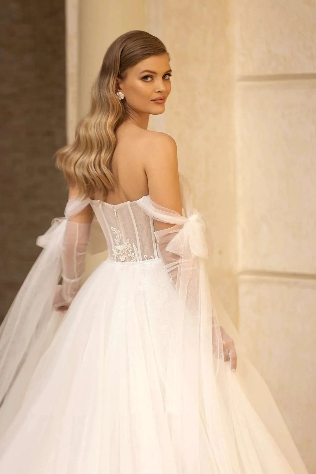 Gorgeous Strapless Detachable Train Lace Appliques V-Neck Wedding Dress Elegant Floral Pattern Tulle Robe De Mariée by payinti
