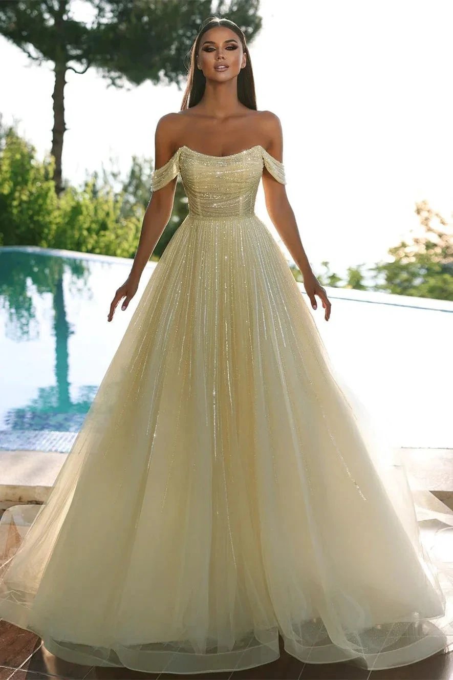 Vestido de Baile Amarelo Bonito com Lantejoulas, Decote Ombro a Ombro e Corte em A
