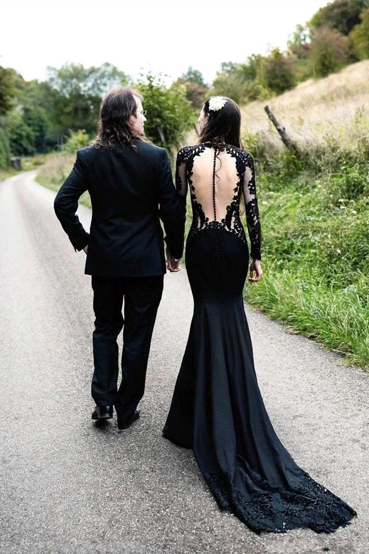 Abito da sposa nero a maniche lunghe a sirena con strascico spazzola