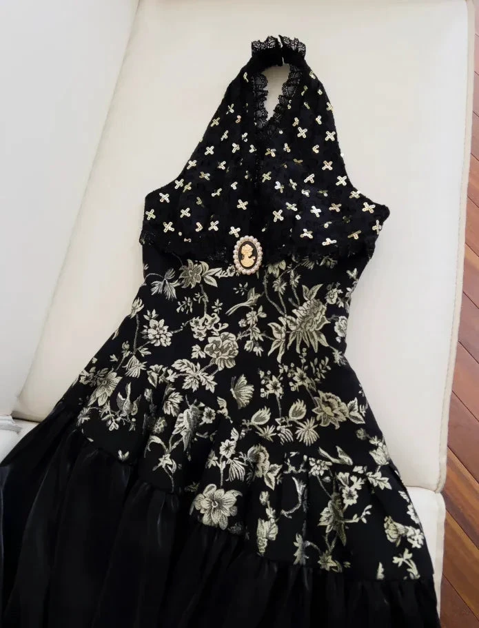 Robe de soirée longue noire élégante à col licou en satin imprimé floral avec sequins, coupe évasée, robe de bal Y8568