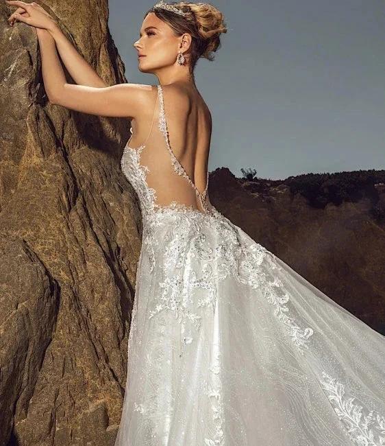 Chic Sleeveless V-Neck Wedding Dress Aline Tulle Brial Dress with Lace Appliques&amp; Pockets by misshow.com