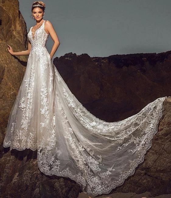 Chic Sleeveless V-Neck Wedding Dress Aline Tulle Brial Dress with Lace Appliques&amp; Pockets by misshow.com