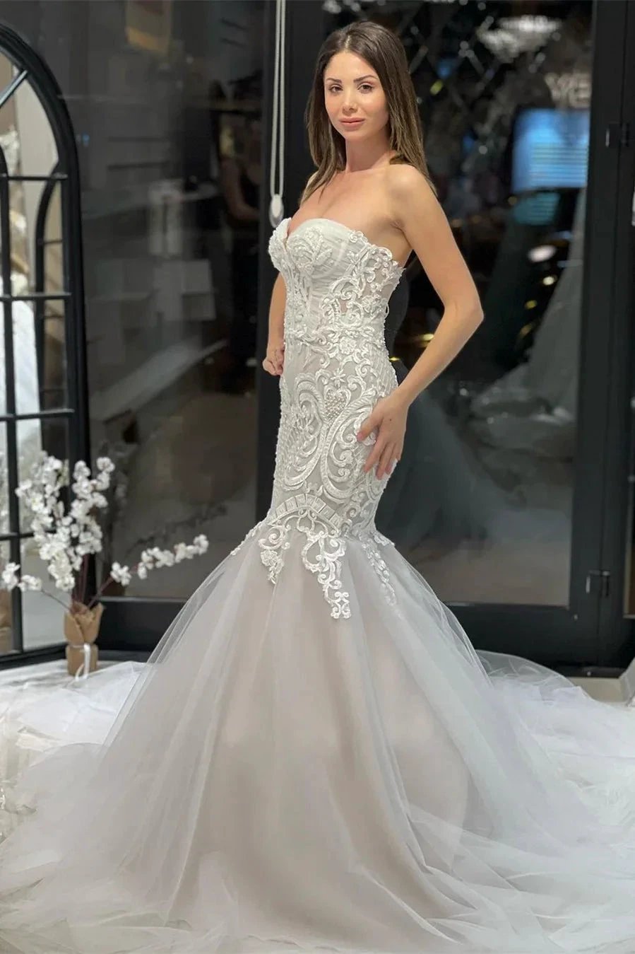 Elegant Floor Length Sweetheart Sleeveless Mermaid Lace Wedding Dress with Appliques by misshow.com