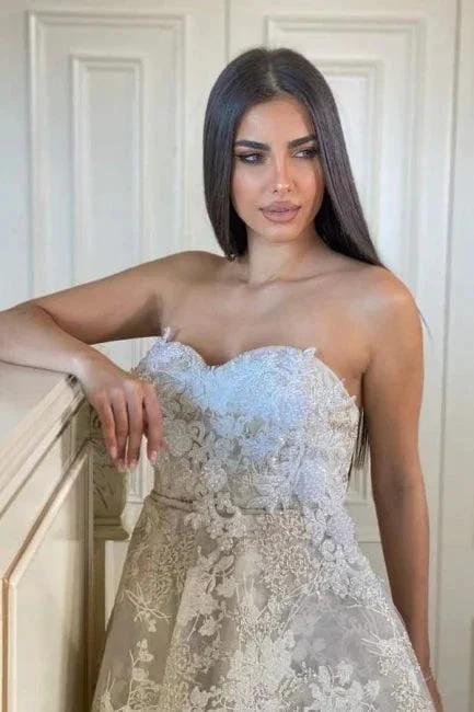Fabulous A-Line Lace Sweetheart Sleeveless White Wedding Dress With Appliques by misshow.com