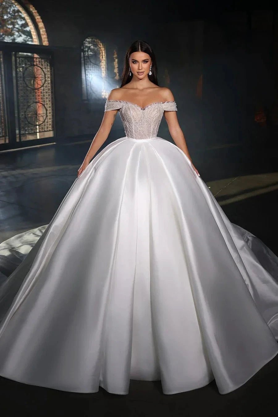 Robe de mariée en satin fabuleuse, longue jusqu&