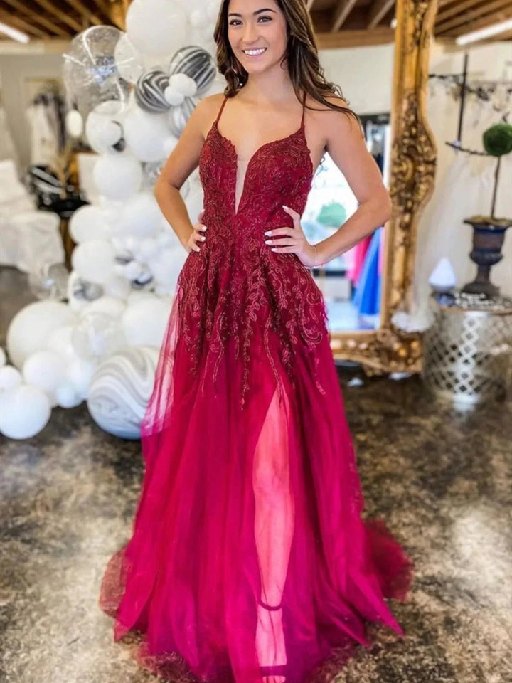Vestido longo de baile formal com decote em V, costas descobertas, tule e renda, corte evasê e fenda