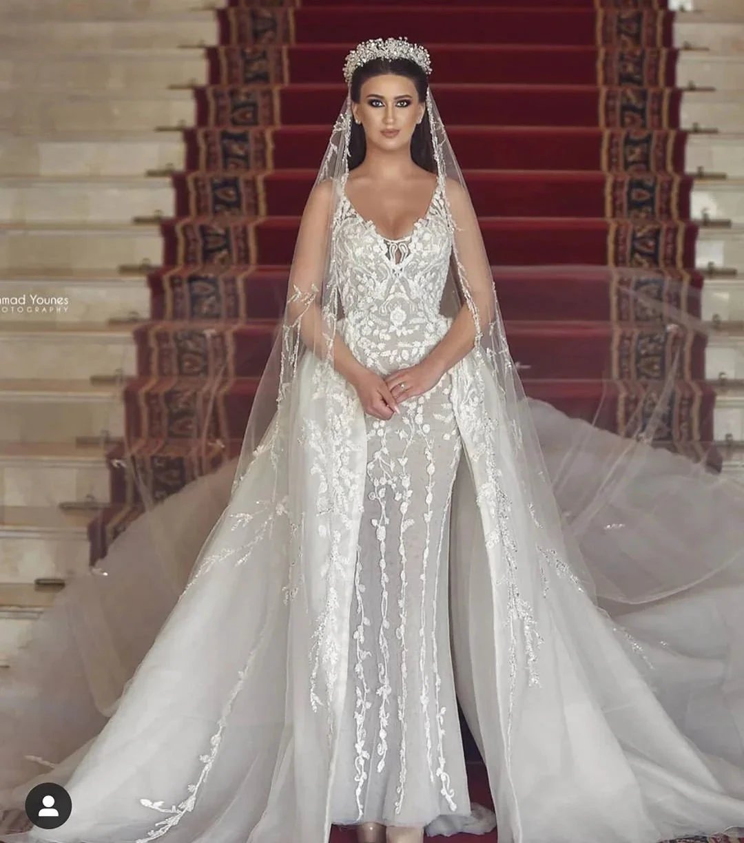 Long Mermaid V-neck Tulle Lace Wedding Dress with Detachable Train by BIZTUNNEL