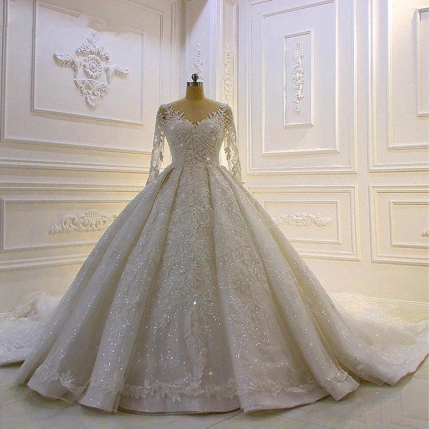 Robe de mariée longue de luxe en tulle avec applications en dentelle et manches
