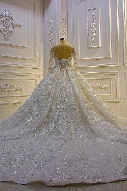 Robe de mariée longue de luxe en tulle avec applications en dentelle et manches