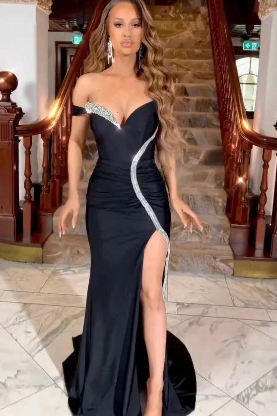 Robe de bal noire sirène à paillettes, sans manches et décolletée épaules dénudées, avec fente