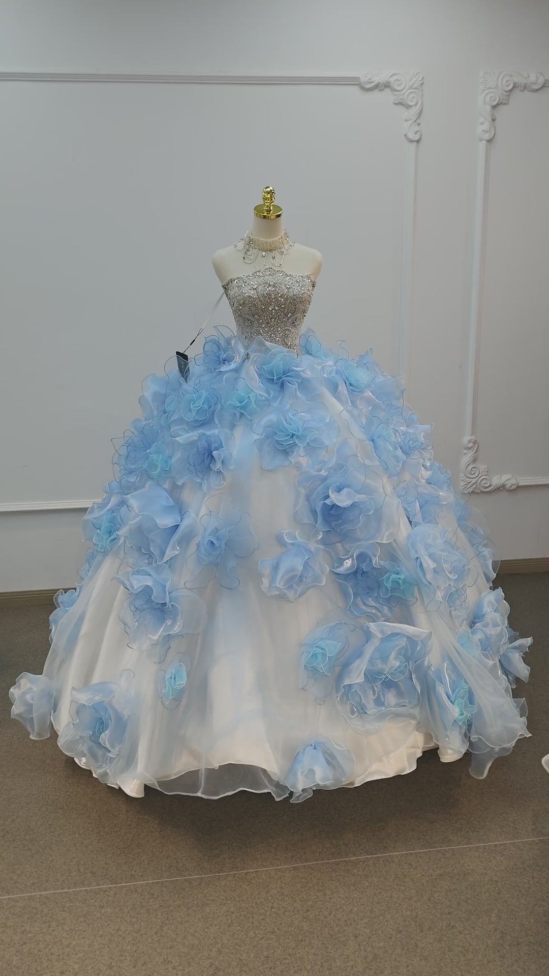 Enchanting Light Blue Strapless Ball Gown Wedding Dress with Crystal Beaded Bodice &amp; 3D Organza Flowers Ye-2024