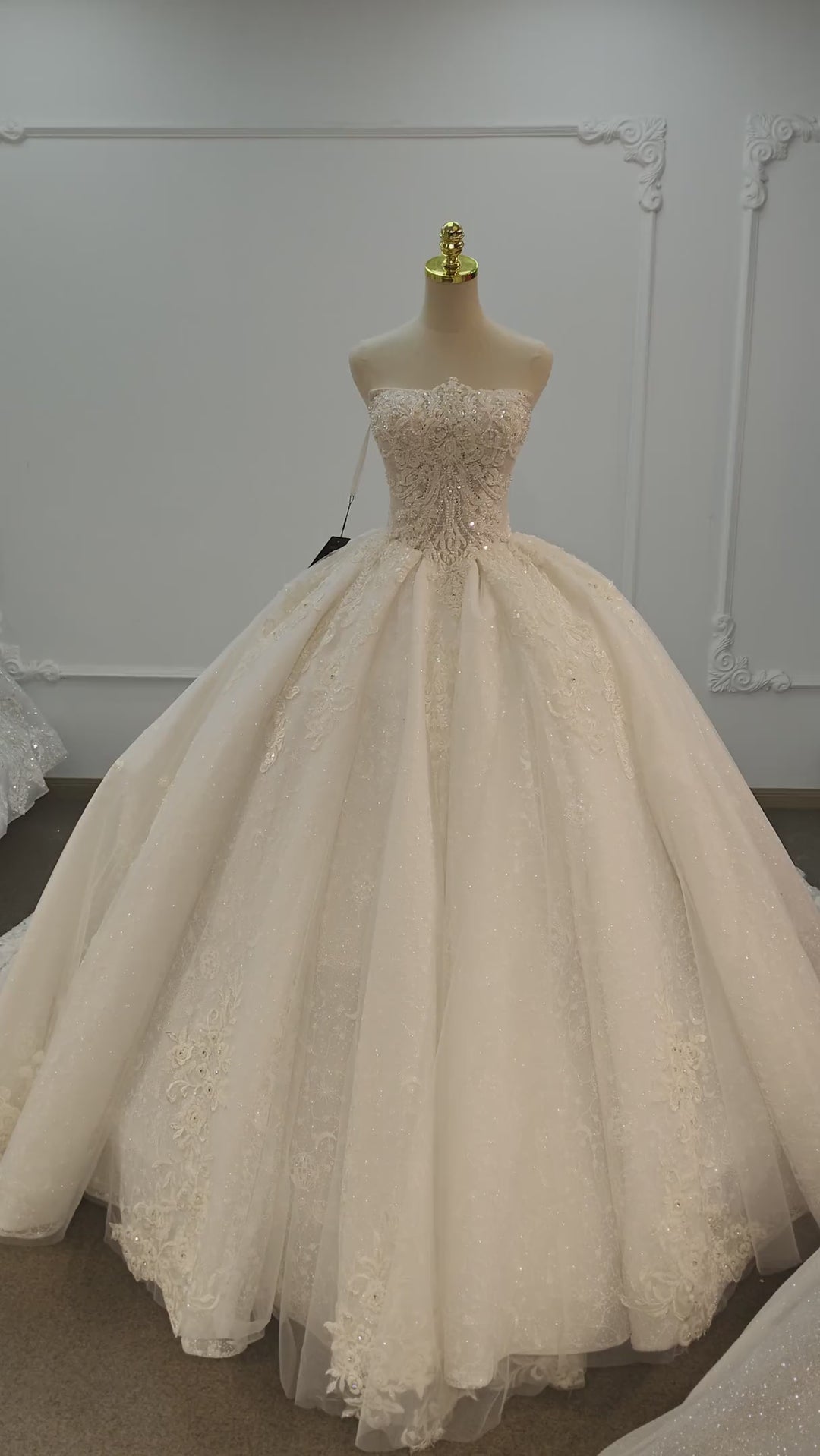Robe de mariée somptueuse bustier à jupe bouffante avec dentelle perlée, tulle à paillettes et corset à lacets dans le dos Ye-2030