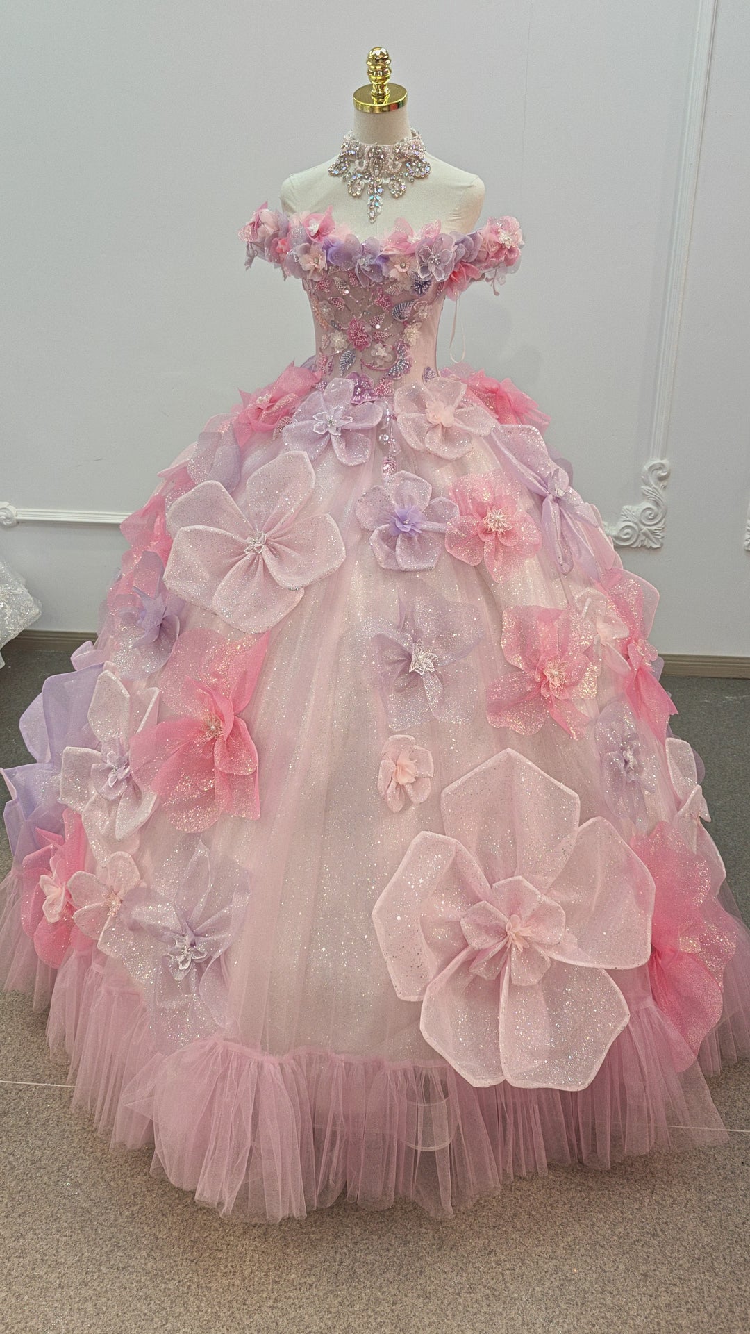 Bezauberndes schulterfreies Ballkleid in Pastellrosa und Lila mit 3D-Glitzerblumen und Kristallkragen Ye-2027