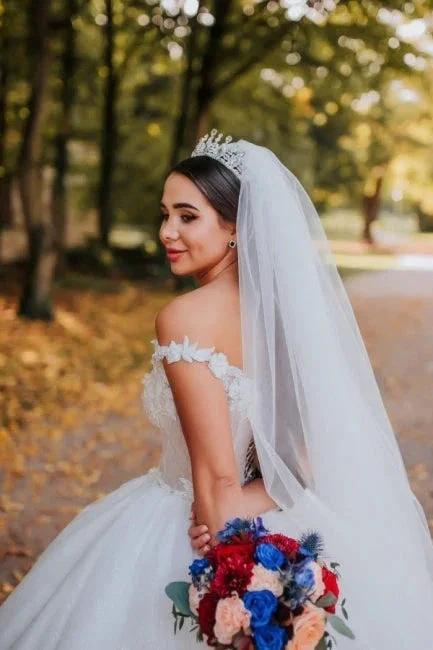 Vintage Princess Off-the-shoulder V-neck Sleeveless Lace Wedding Dresses by misshow.com